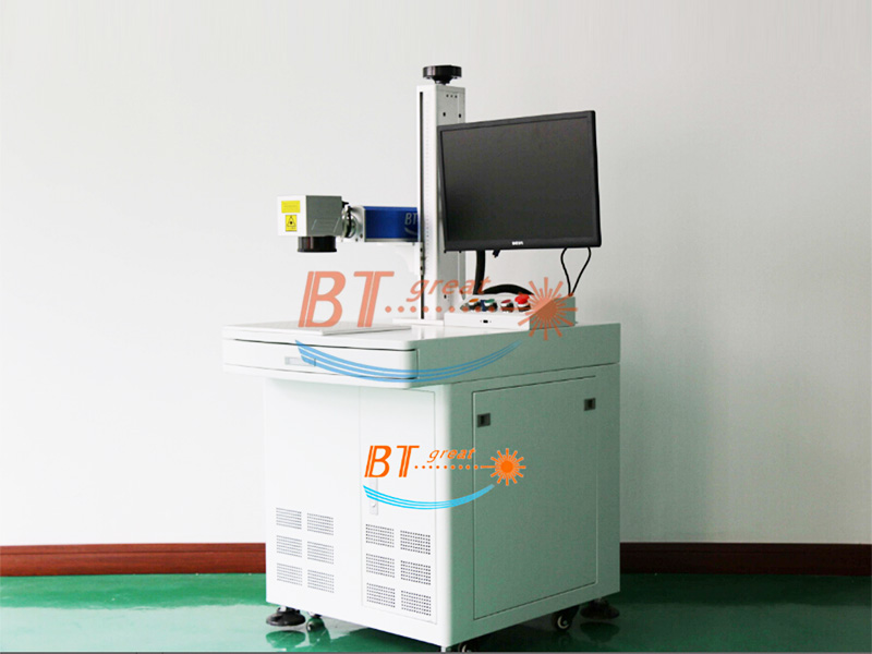  激光打標(biāo)機(jī)?在市場(chǎng)上的使用越來越多，很多廠家對(duì)激光打標(biāo)機(jī)不是很了解。下面青島激光打標(biāo)機(jī)生產(chǎn)廠家——青島博泰激光技術(shù)人員為大家講解下激光打標(biāo)機(jī)的安裝要求